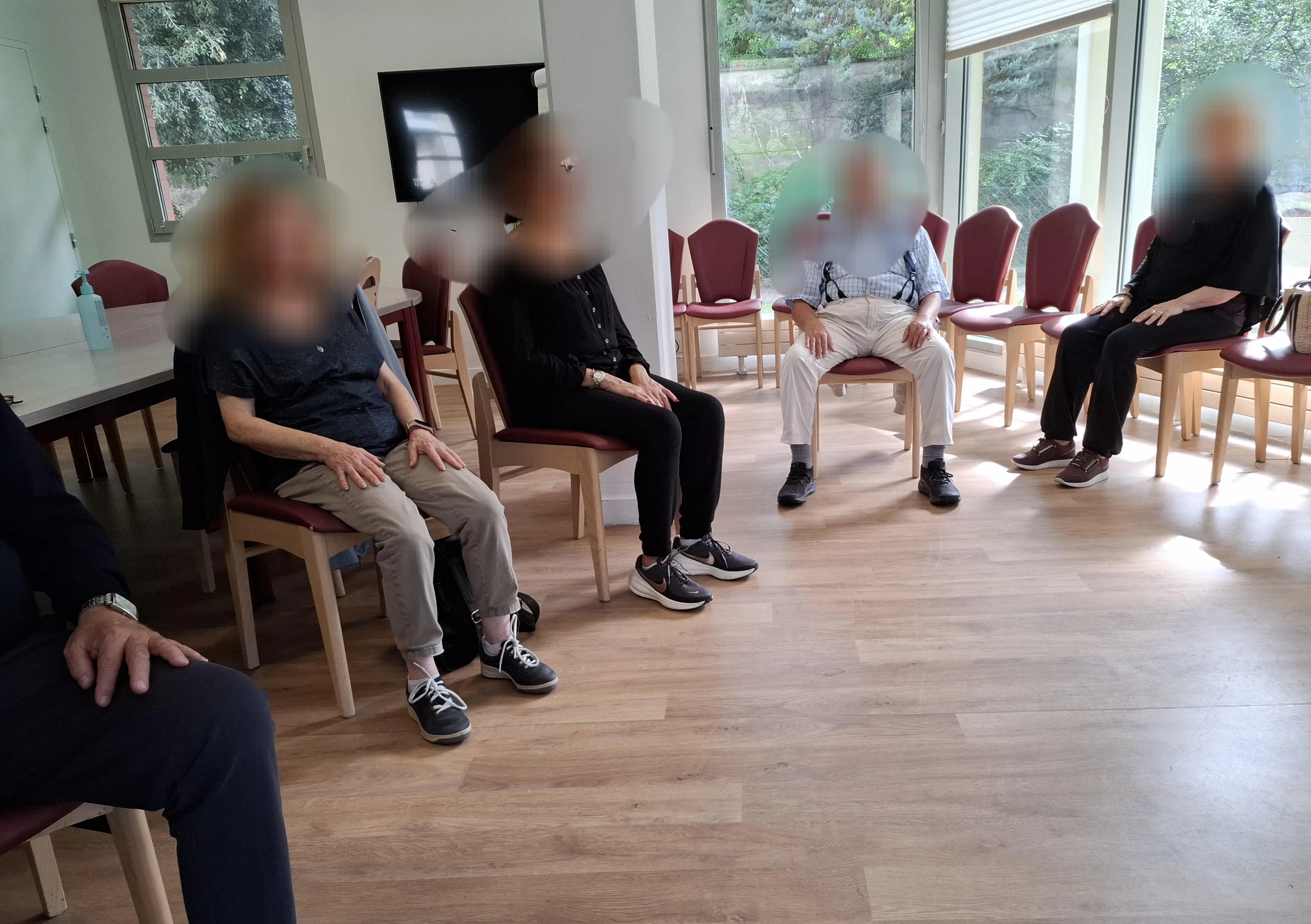 Participants à un atelier de sophrologie consacré au sommeil